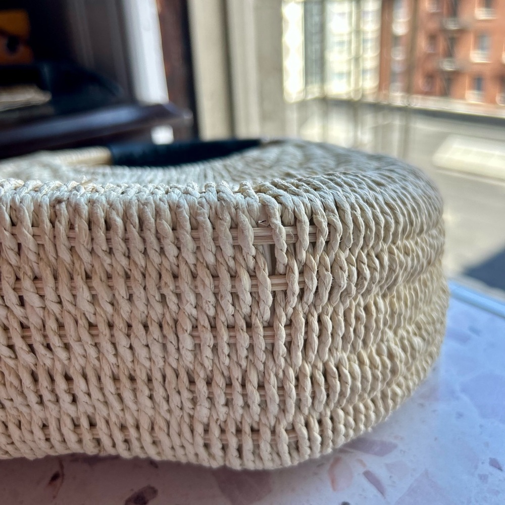 A new day Elegant Cream Woven Women's Bag Excellent condition - Picture 4 of 8